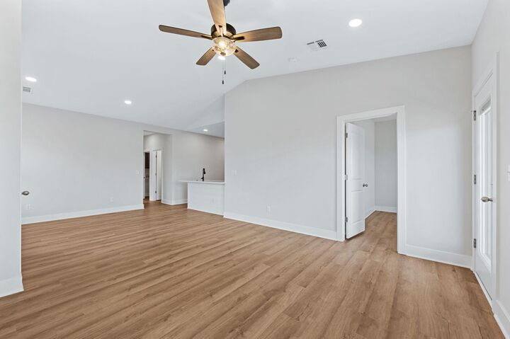 Photo de la propriété: 843 S Wybern St KS 67147-8977