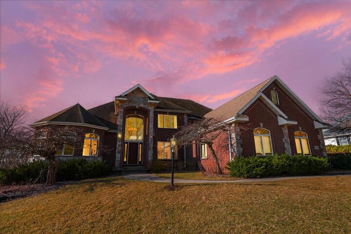 Property Photo:  8705 Fairway Oaks Drive  WI 53593