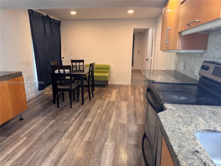 Property Photo:  5331 SW 35th St  FL 33314