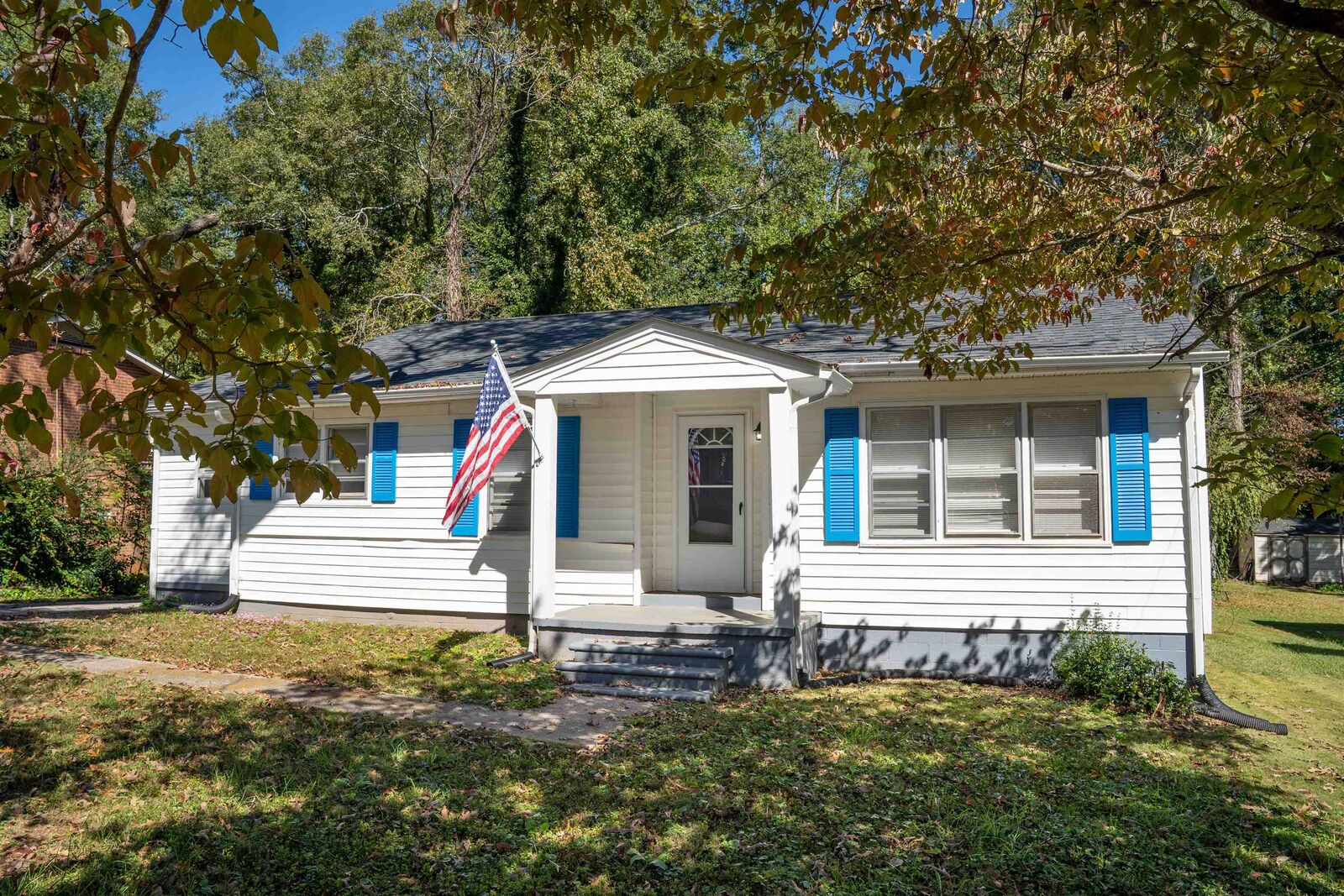 Property Photo:  817 Magness Drive  SC 29303