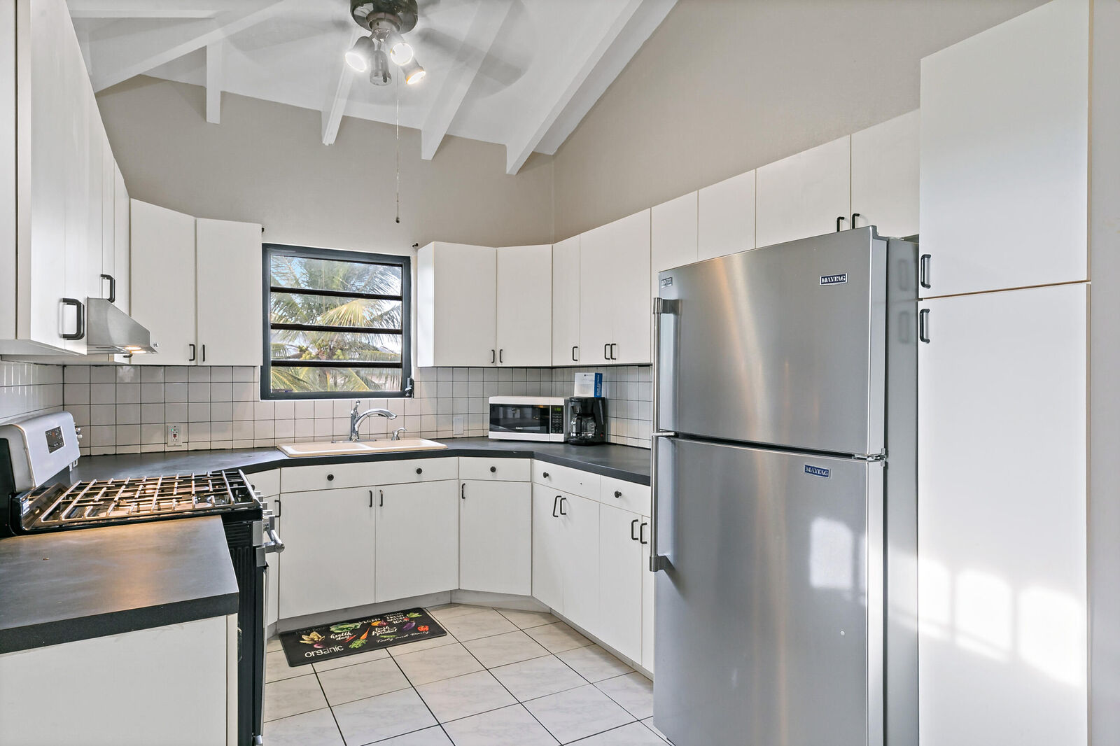 Property Photo:  79 La Reine Ki  VI 00820