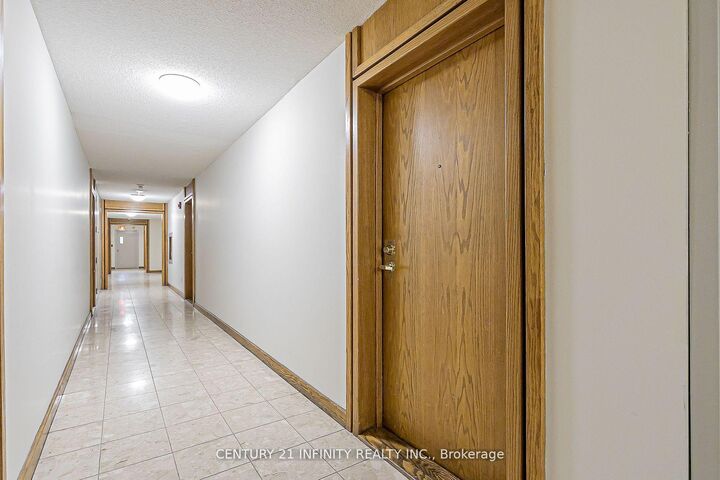 Photo de la propriété: 80 Athol Street E 306 ON L1H 8B7