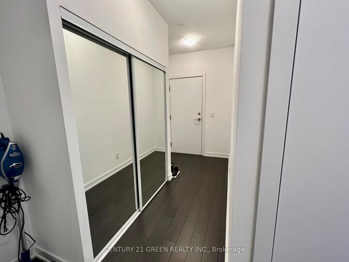 Photo de la propriété:  1603 Eglinton Avenue W 1601  ON M6E 0A1