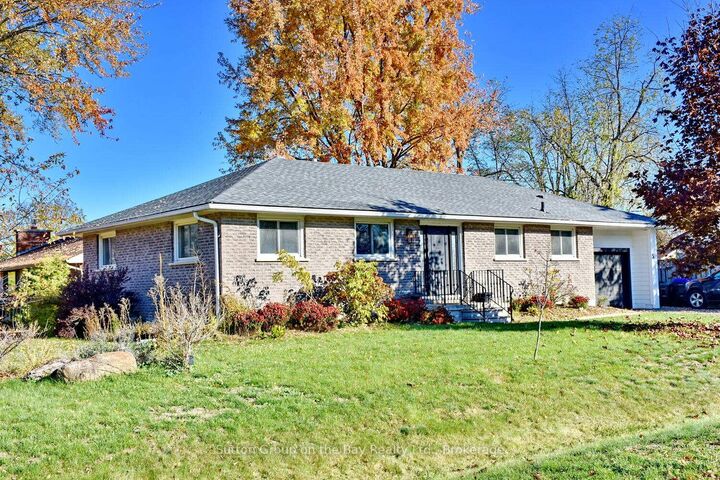 5 Brock Crescent — photo 1
