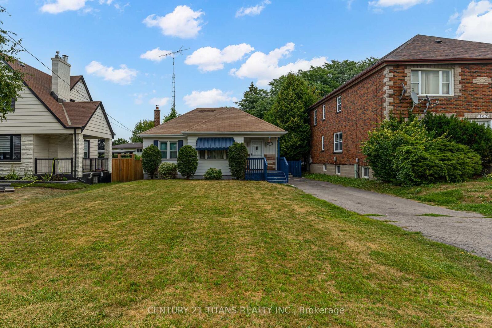 Property Photo:  107 Wilson Road N  ON L1G 6E1 