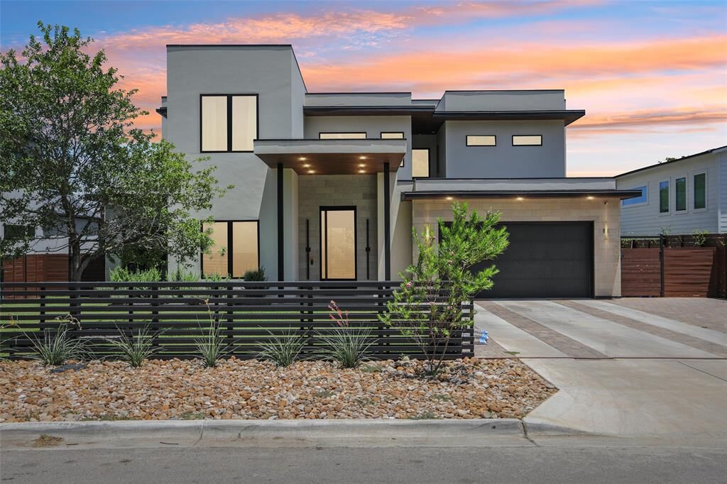 Property Photo: 2010 Meadowridge Drive TX 78704