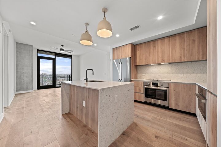 84 East Avenue 2403  Austin TX 78701 photo