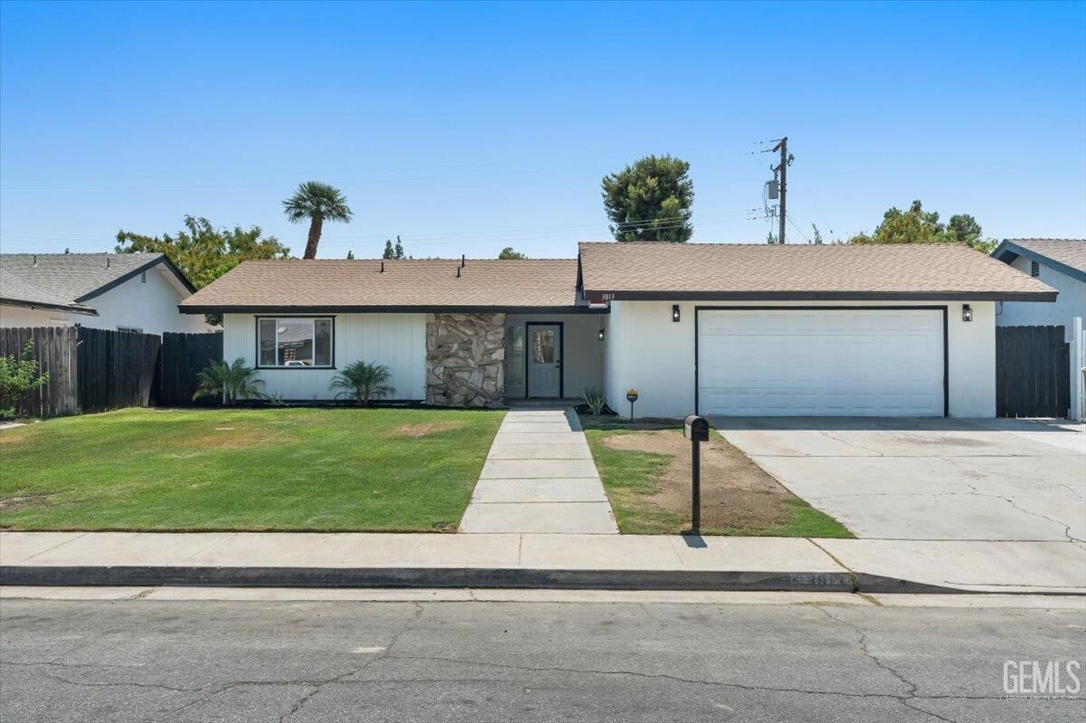 Property Photo: 3813 Rickey Way CA 93309