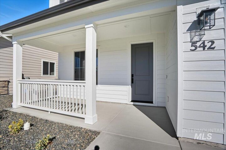 Property Photo:  542 E Tallinn Court  ID 83646 