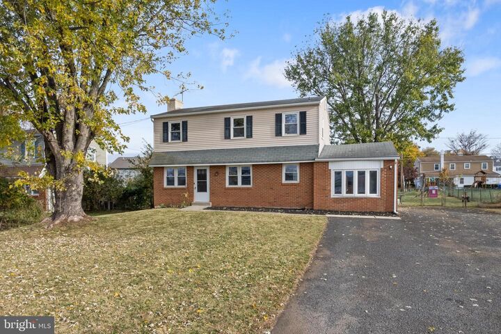 Property Photo:  906 Montgomery Avenue  PA 18073