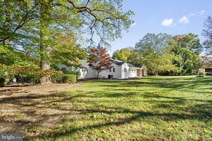 Property Photo: 1016 Evergreen Road PA 19067