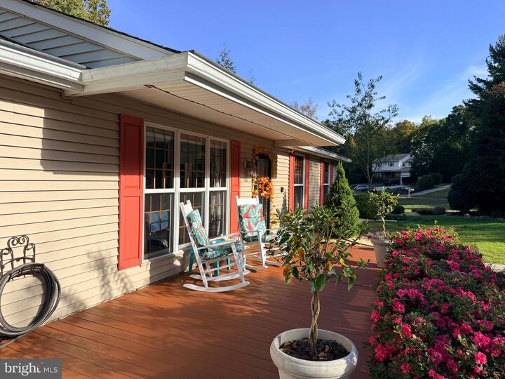 Property Photo:  29 Sherri Way  NJ 08021 