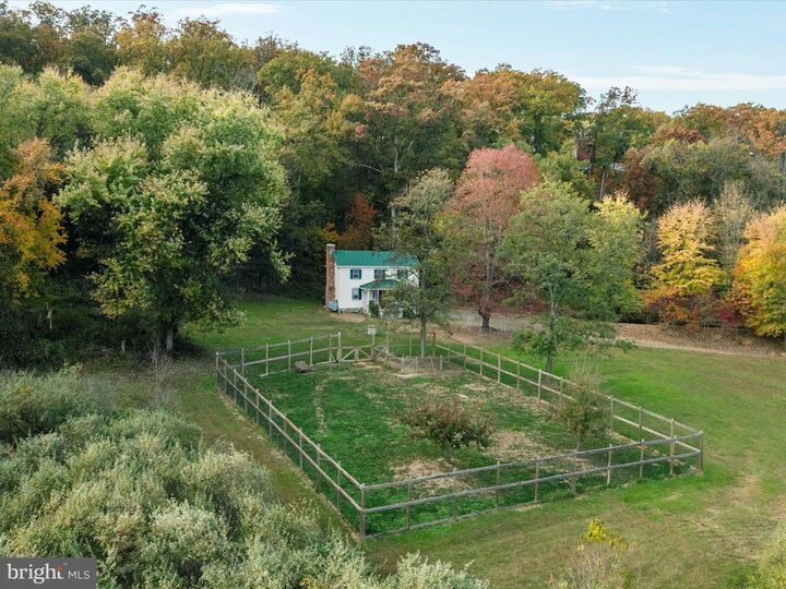 Property Photo:  17551 Old Waterford Road  VA 20176