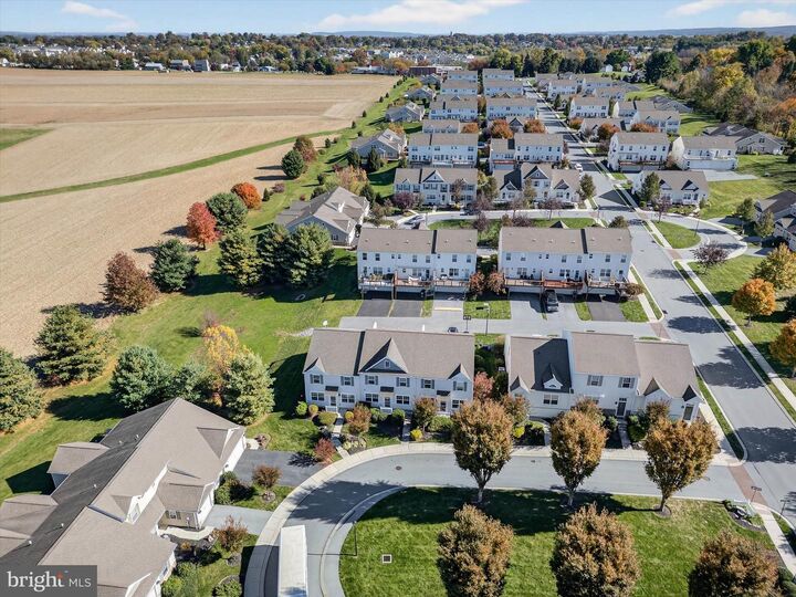 Property Photo: 609 Cromwell Circle PA 17584