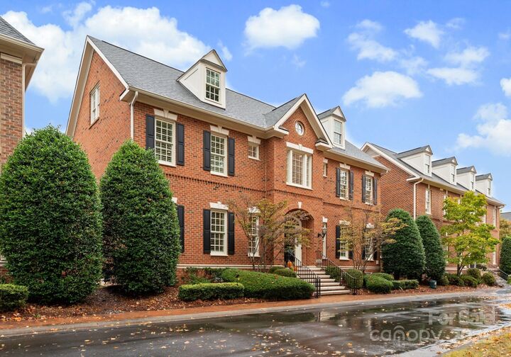 Property Photo:  5006 Fairlawn Crescent Court  NC 28226 