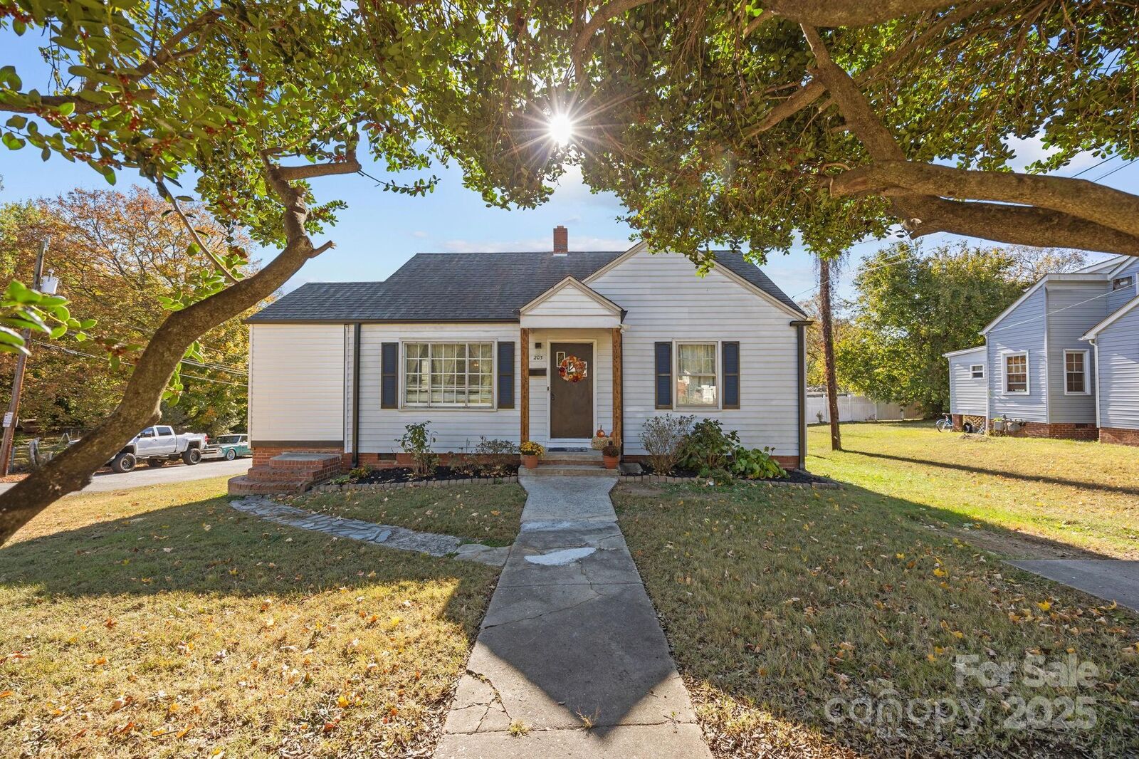 Property Photo:  203 W 11th Street  NC 28144