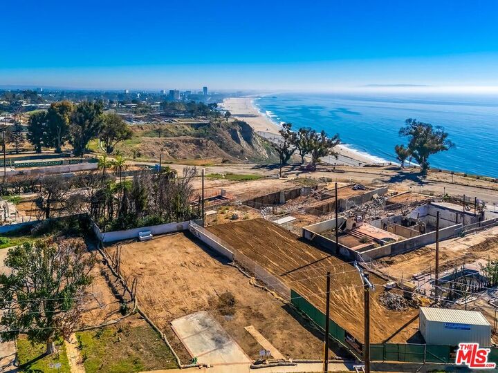 Property Photo: 326 Mount Holyoke Ave CA 90272