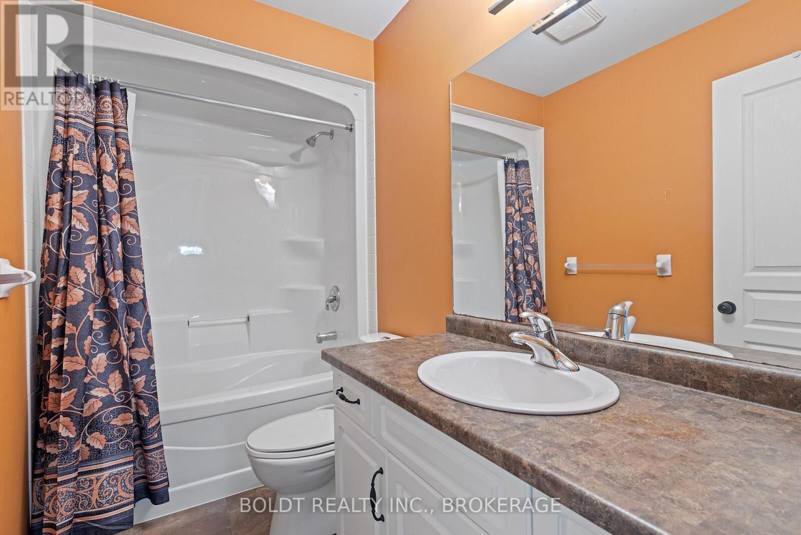 Property Photo:  34 Fitzgerald Street East  ON L2R 0A4 