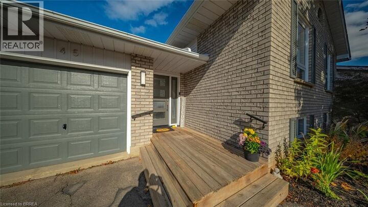 Property Photo:  45 Latzer Crescent  ON N3V 1E1