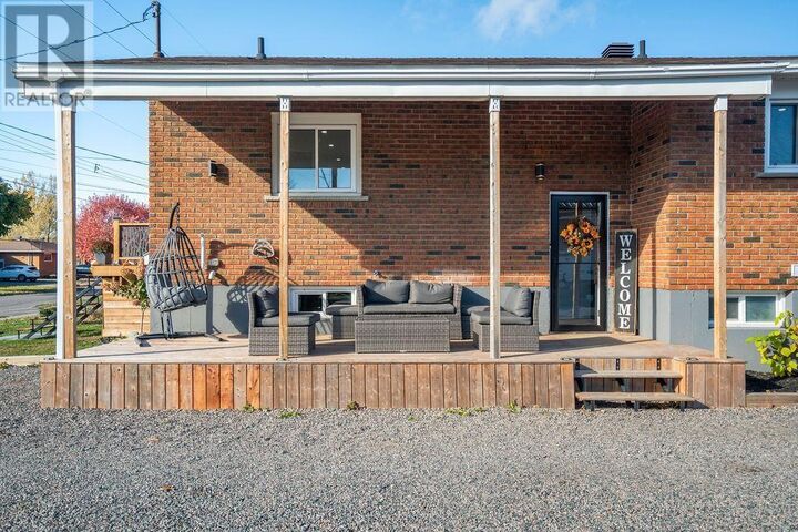 Photo de la propriété:  138 Churchill Ave  ON P6C 2P9