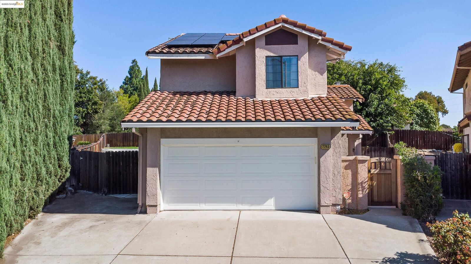 Property Photo: 2245 Pinenut Ct CA 94509