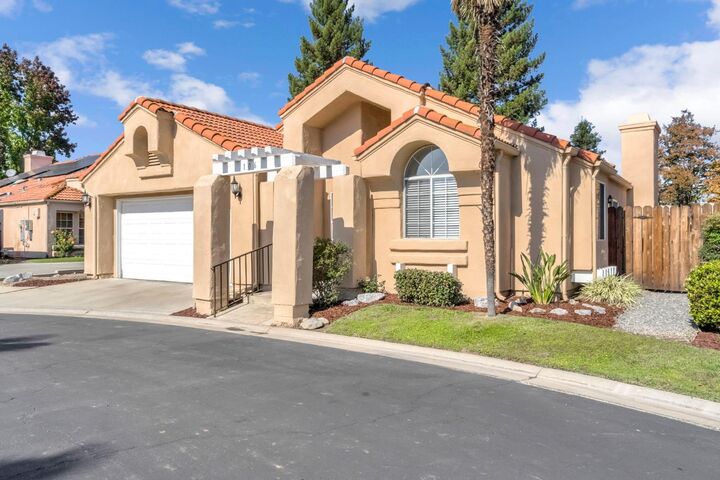 Property Photo:  645 E Champlain Drive 106  CA 93730 