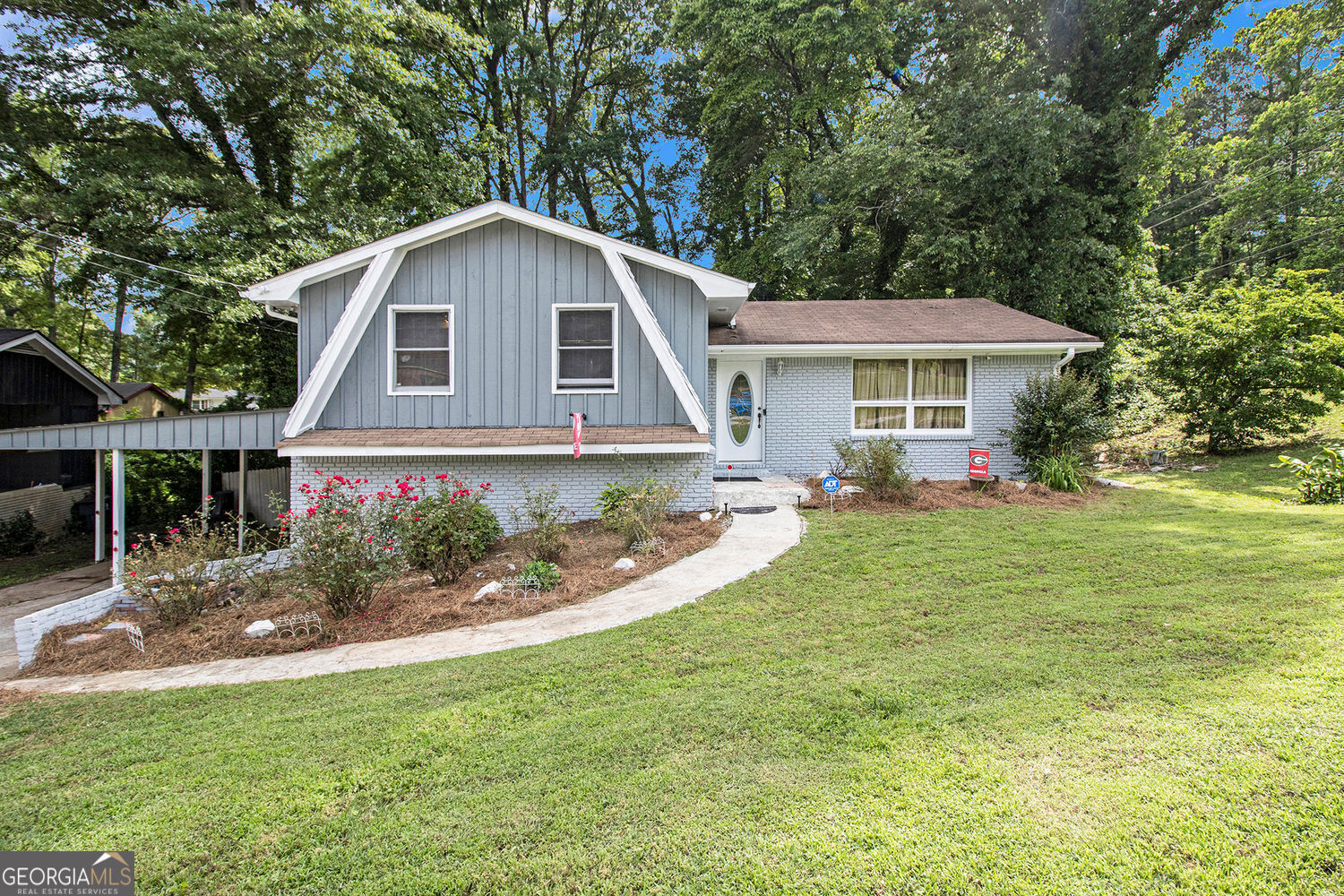 Property Photo:  2950 Springfield Court SW  GA 30349