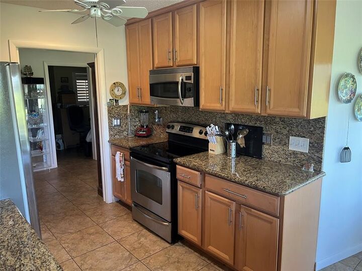 Property Photo:  5728 S Bayberry Ln  FL 33319