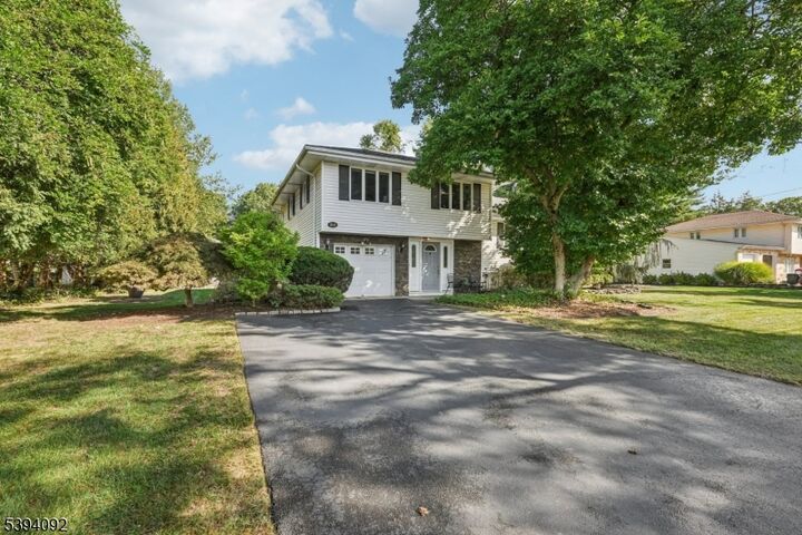 32 Augusta Dr  Wayne Twp. NJ 07470 photo