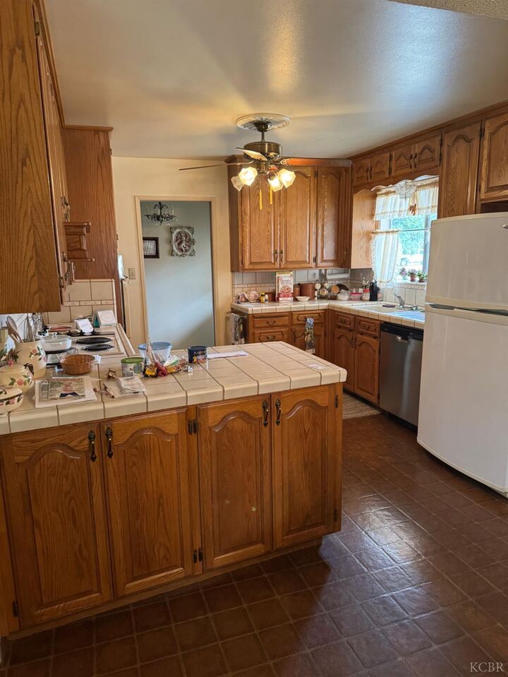 Property Photo:  2921 W Cornell Avenue  CA 93277