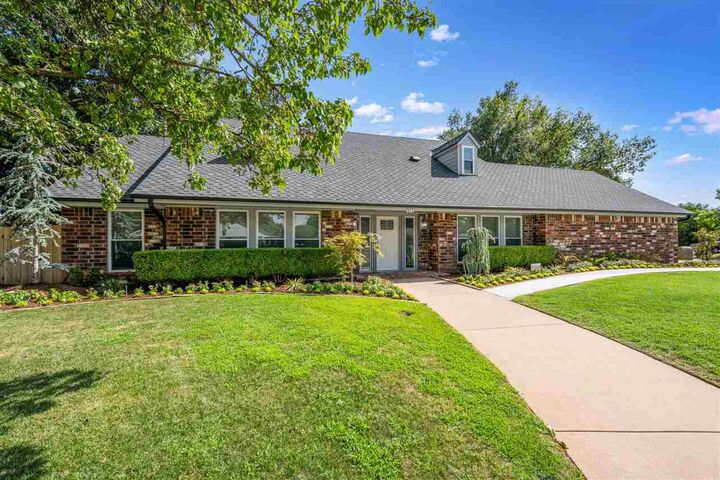 Property Photo:  913 NW Becontree Dr  OK 73505 