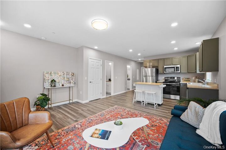 Property Photo:  108 N Kensico Avenue 6B  NY 10604