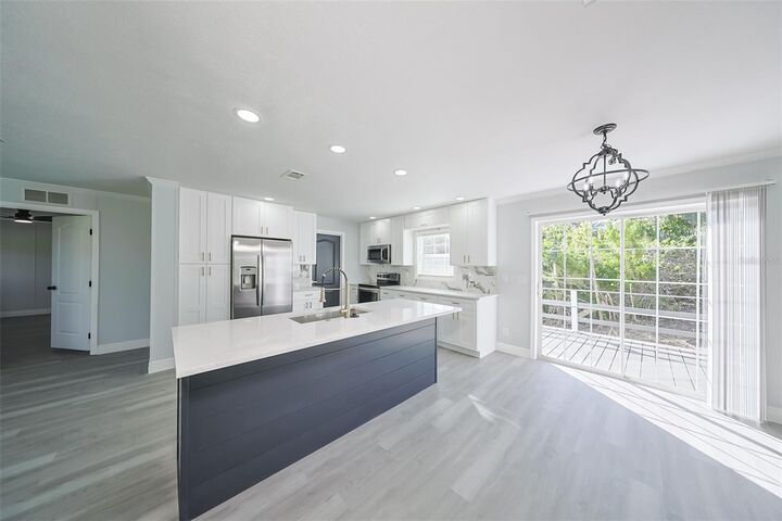 Property Photo:  2011 E 60 Highway  FL 33567