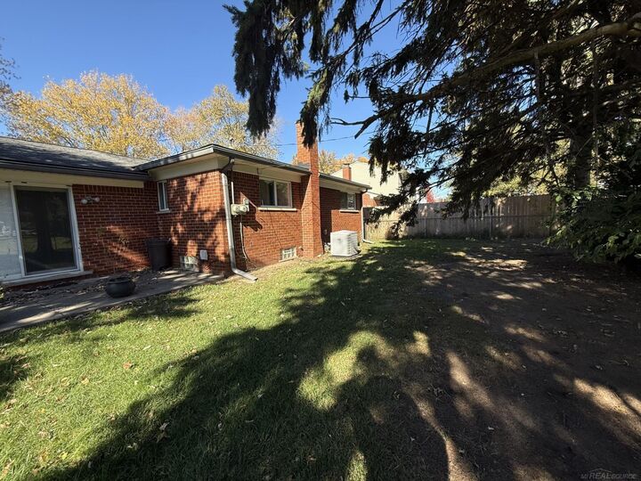 Property Photo:  41718 Mae Wood Drive  MI 48313