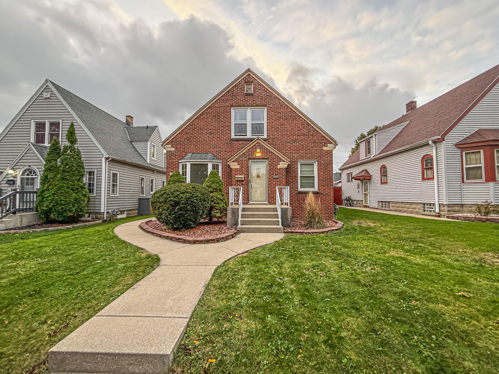 Property Photo: 3723 S 18th St 3725 WI 53221