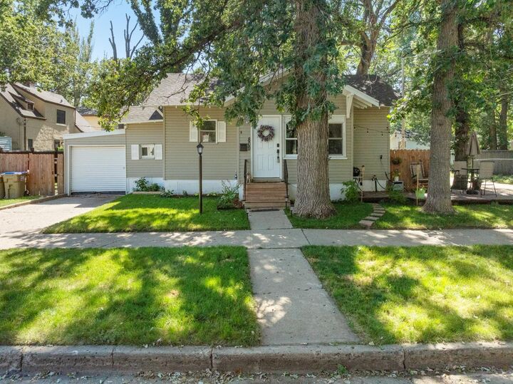 809 4th Ave NW  Minot ND 58703 photo