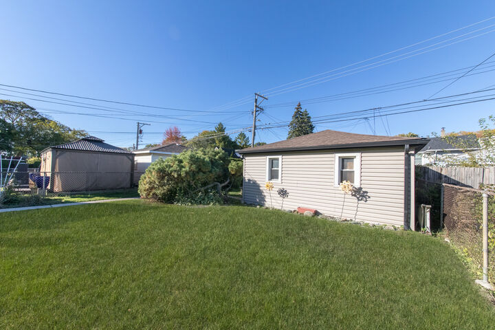 Property Photo:  3312 N New England Avenue  IL 60634