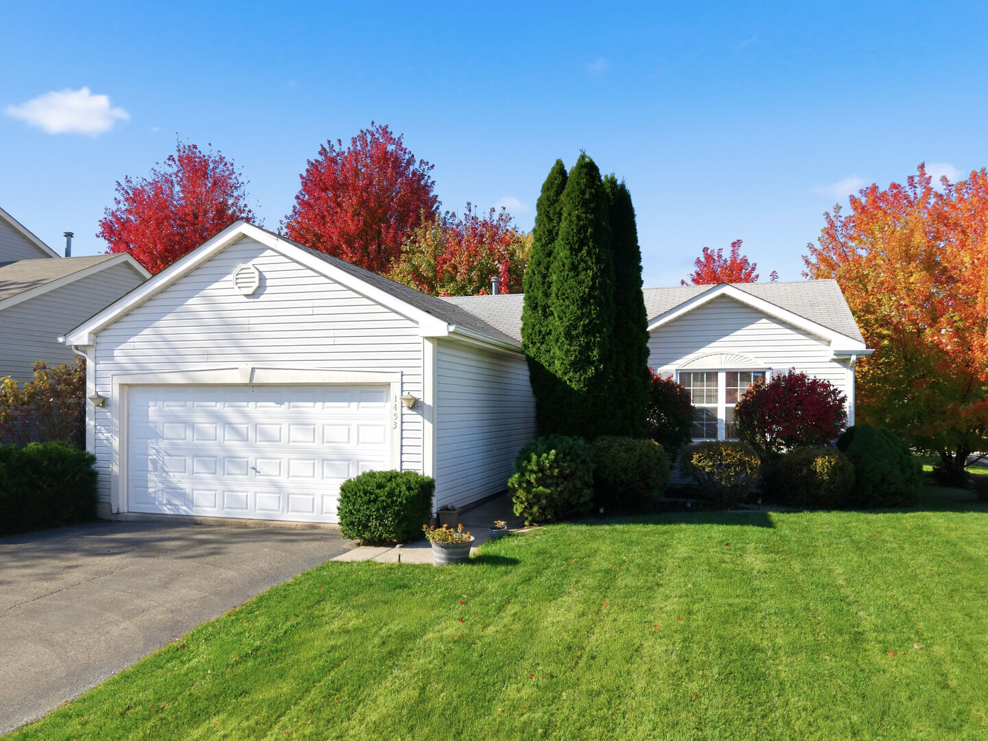 Property Photo: 1453 Sunflower Drive IL 60115