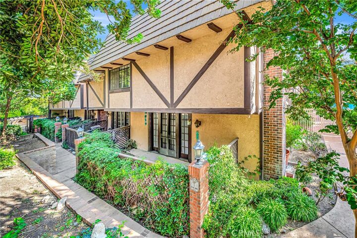 Property Photo:  24420 Victory 5  CA 91367 