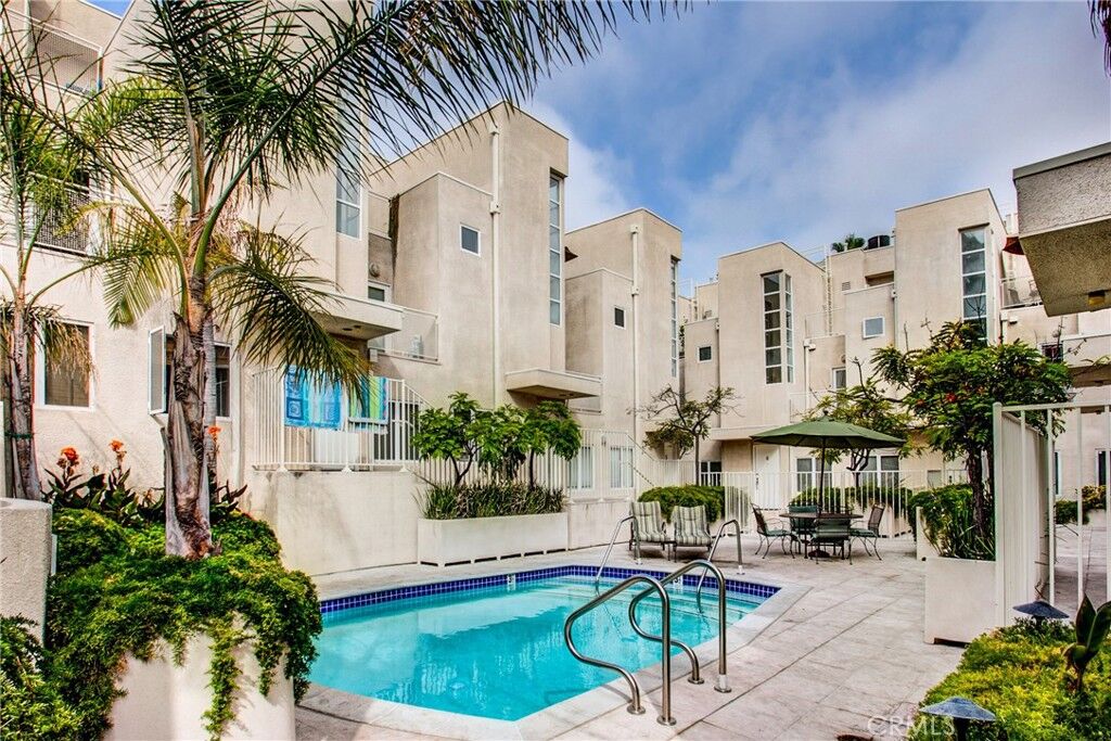 Property Photo:  3944 Kentucky Drive 9  CA 90068 