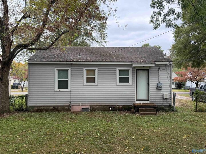 Property Photo:  1216 20th Avenue SE  AL 35601
