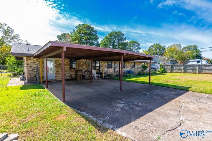 Property Photo:  304 Clearview Street SW  AL 35601