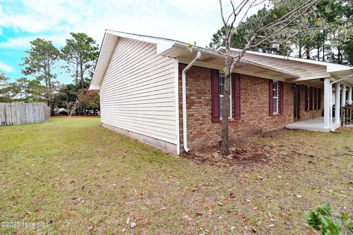 Property Photo: 118 Turtle Court NC 28570