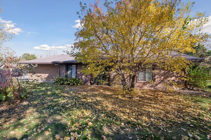 Property Photo:  1150 Black Oaks Lane N  MN 55447