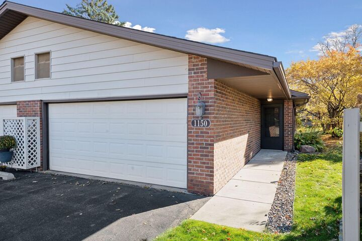 Property Photo:  1150 Black Oaks Lane N  MN 55447 