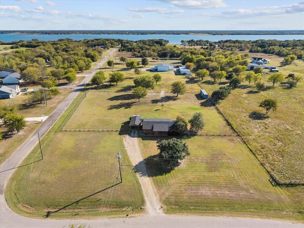 Property Photo:  1491 County Road 3523  TX 75474 