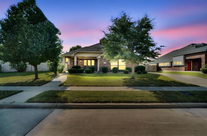 Property Photo: 6610 Morning Dew Drive TX 76065
