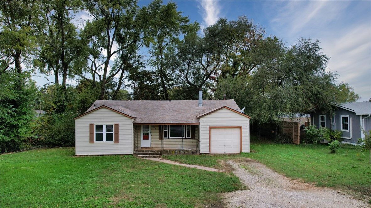 Property Photo: 403 N Curtis Avenue AR 72751