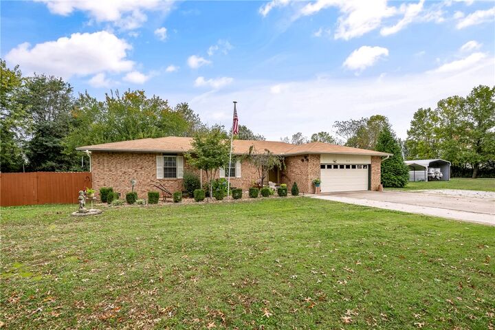 Property Photo:  618 N Oakwood Street  AR 72745 