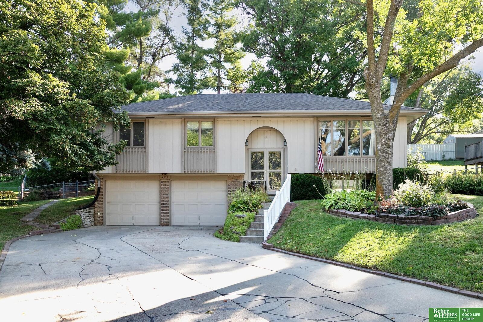 Property Photo:  4335 N 81st Avenue Circle  NE 68134